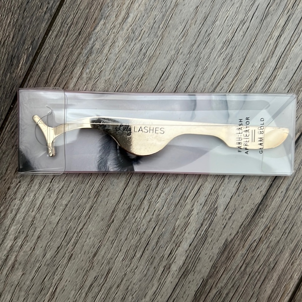 Eyelash applicator
